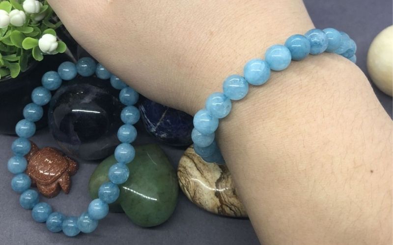 Đeo đá phong thủy để hạn chế năng lượng xấu từ hung tinh tuổi Kỷ Tỵ 